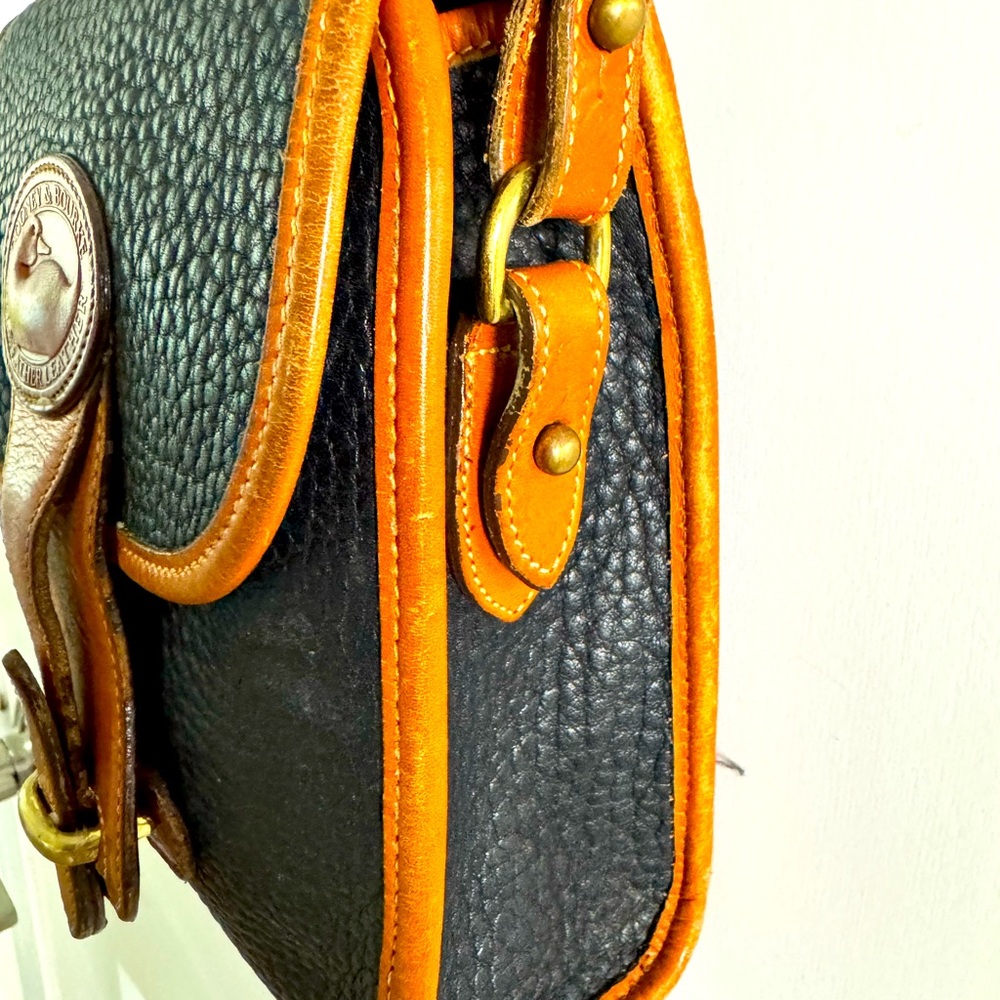 Vintage Dooney Bourke Black All Weather Leather Small Essex Crossbody Bag - Picture 4 of 6